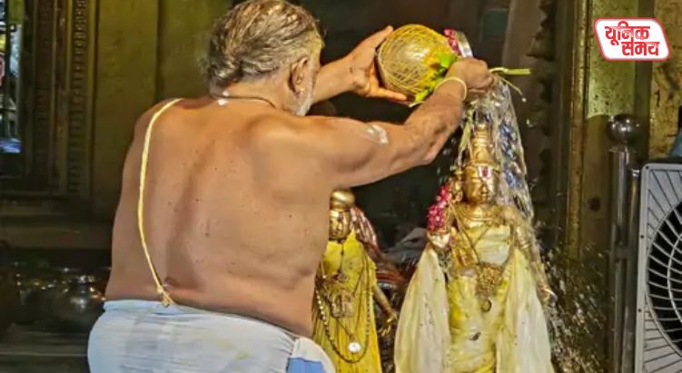 Grand ceremonial bath (Mahabhishek) of Thakur Ji performed at Sri Ranganath Temple