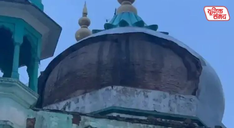 Part of the dome of Jama Masjid collapsed