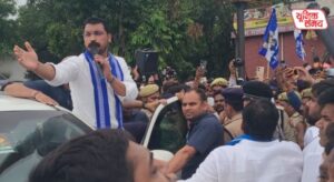 Police stopped MP Chandrashekhar Azad at the toll plaza