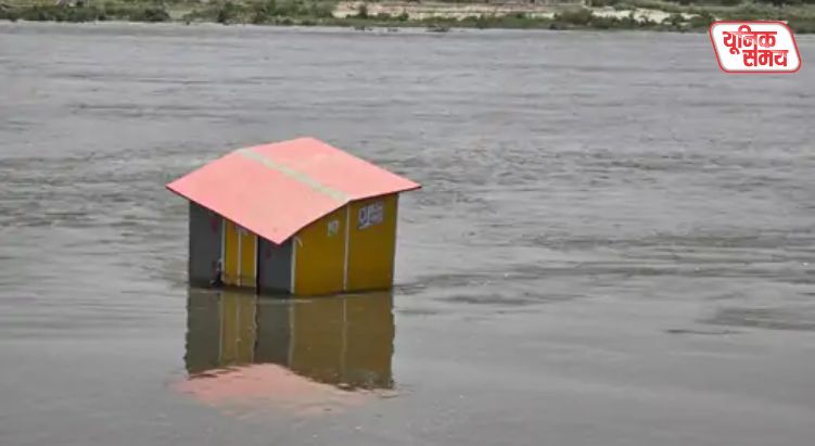 Yamuna's water level rises