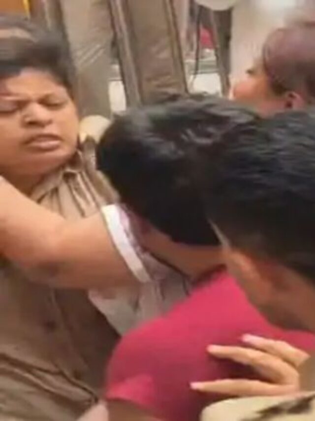 महिला पुलिसकर्मी ने श्रद्धालु युवक पर बरसाए जोरदार थप्पड़