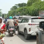 A massive half-kilometer-long traffic jam has formed in front of the Collectorate