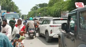 A massive half-kilometer-long traffic jam has formed in front of the Collectorate