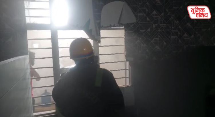 Massive fire breaks out at King and Queen Cafe at Govardhan Crossing