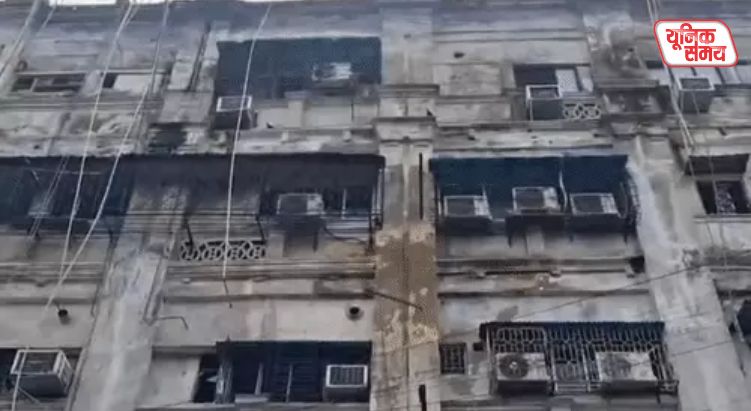 Massive fire breaks out in a five-storey building on Mirza Ghalib Street in Kolkata