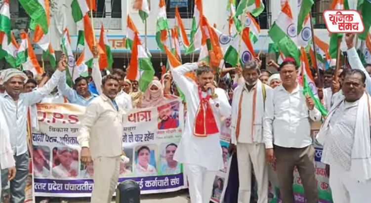 Sanitation workers took to the streets demanding the old pension scheme
