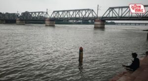 The water level of the Yamuna rose due to torrential rains in the hilly regions