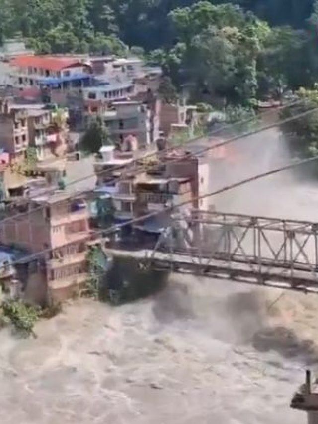 नेपाल में अचानक आई भीषण बाढ़ में 384 लोग लापता