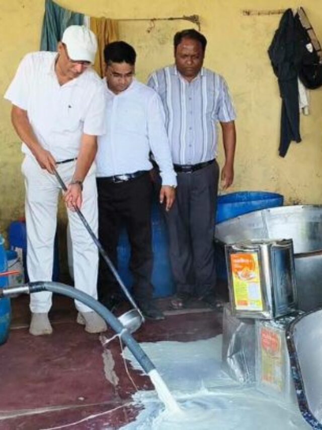 मथुरा के छाता में नकली पनीर फैक्ट्री पर FSDA की बड़ी कार्रवाई