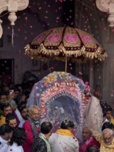 Ladli Ji will be seated under a white umbrella on Hariyali Teej