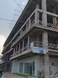 Shuttering collapsed while the concrete slab was being cast for the Omaxe Mall under construction in Vrindavan