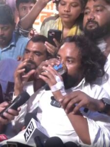 Student leader Devendra Mahto drank water after speaking with Sonam Wangchuk