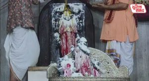 Divine Panchamrit Abhishek of Thakurji performed at Dwarkadhish Temple on Janmashtami