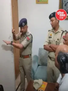 Mathura Police are searching for the thief who committed a theft at a jewelry shop in Kosikalan