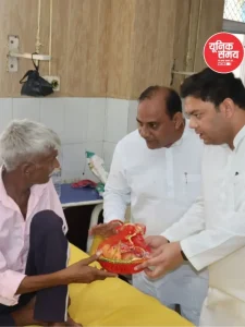 Minister of State Sandeep Singh distributed fruits to patients on PM Modi's birthday