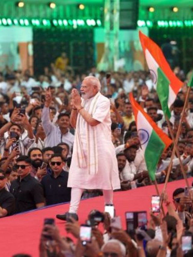 वडोदरा में PM मोदी ने 35,000 करोड़ रुपये के विकास कार्यों की दी सौगात