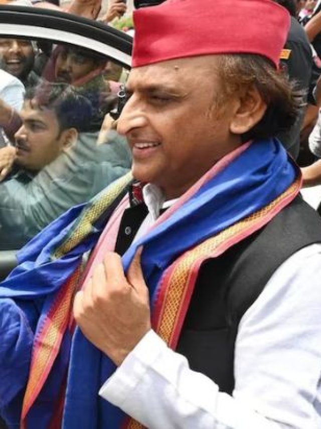 अब लाल की जगह नीली जींस-टीशर्ट में दिखेंगे समाजवादी पार्टी के युवा कार्यकर्ता
