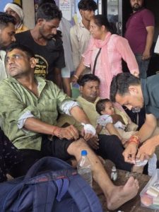 Tempo packed with pilgrims overturns after losing control during circumambulation