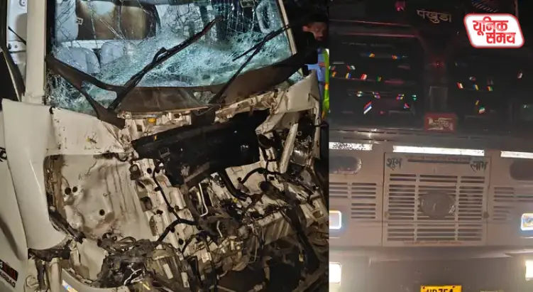 A Chhota Hathi rammed into the back of a truck on the Yamuna Expressway
