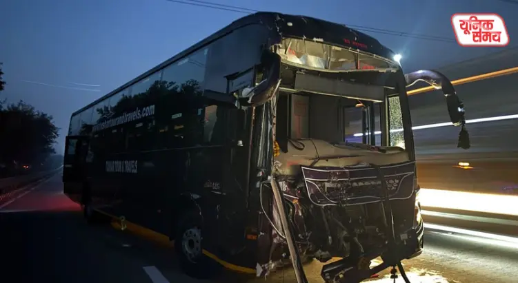 Collision between a bus and an unidentified vehicle near milestone 77 on the Yamuna Expressway