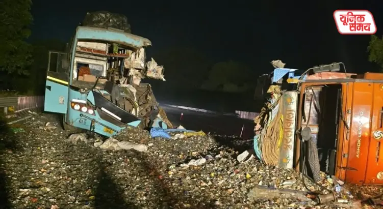 Major collision involving two buses and a Canter on the Yamuna Expressway