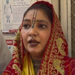 Sadhvi Indulekha handed over a letter to the Circle Officer