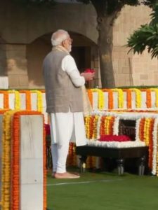 PM Modi pays tribute to Mahatma Gandhi on Gandhi-Shastri Jayanti