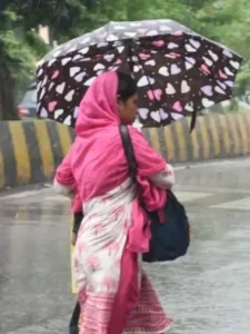 Temperature drops in Mathura due to strong winds and rain